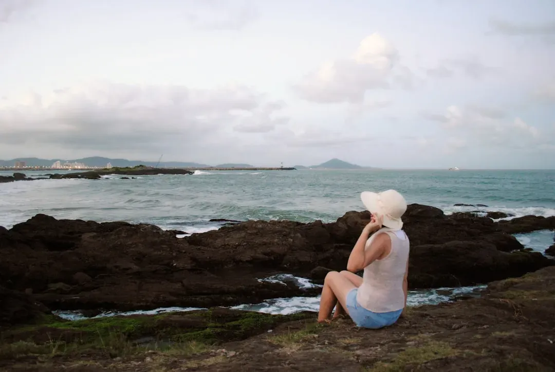Why Oceans Make Us Feel Calm, Tiny, And Weirdly Philosophical (Image Credits: Unsplash)