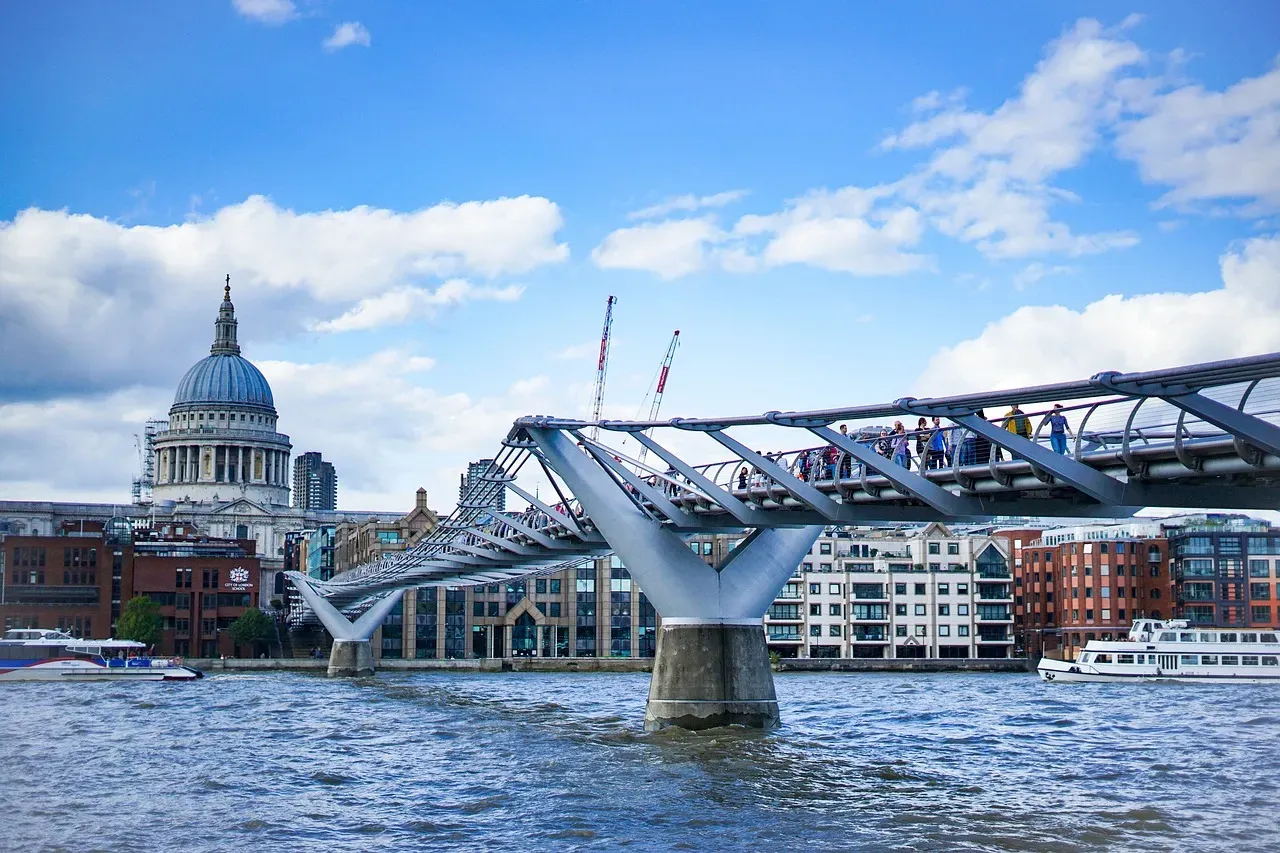 #6 - It Began Swaying Almost the Moment People Started Walking (Image Credits: Pixabay)