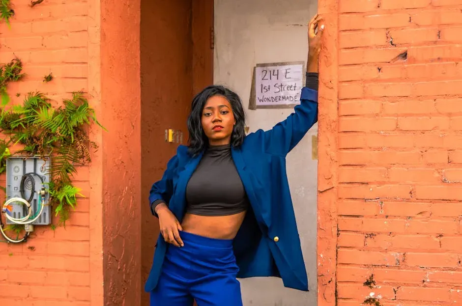 Aquarius: Electric Blue And Teal For Innovation And Individuality (Image Credits: Pexels)