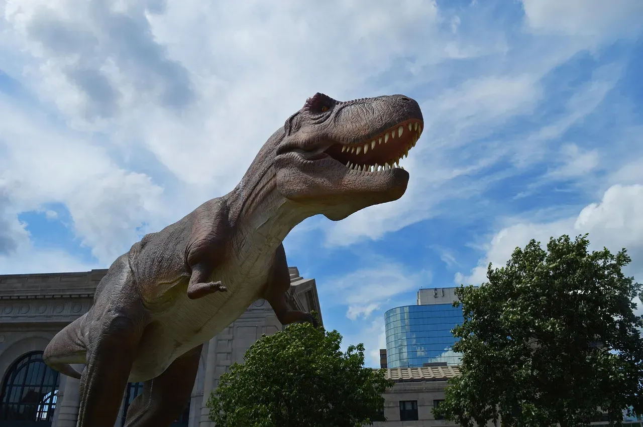 1. Dinosaurs Living as Modern Invasive Species Without Ecological Collapse (Image Credits: Pixabay)