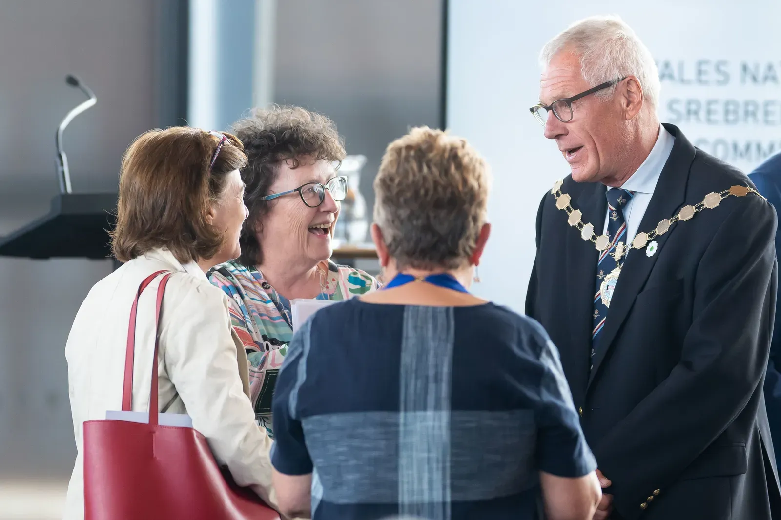 Remember Small Details About People (Image Credits: Wikimedia)