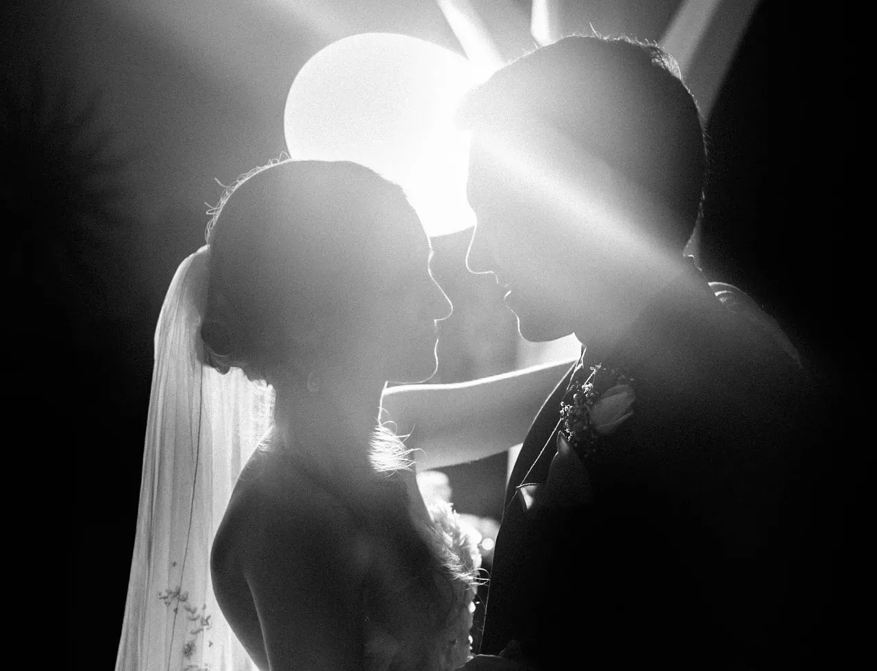 Romantic Love Fades More Dramatically for Women in Long Marriages (Image Credits: Pixabay)