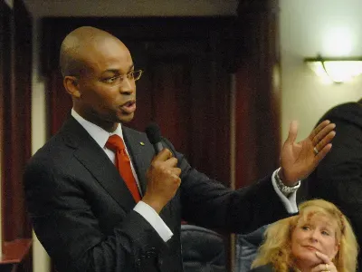 The Hidden Messages Your Hands Are Broadcasting (Image Credits: Wikimedia)