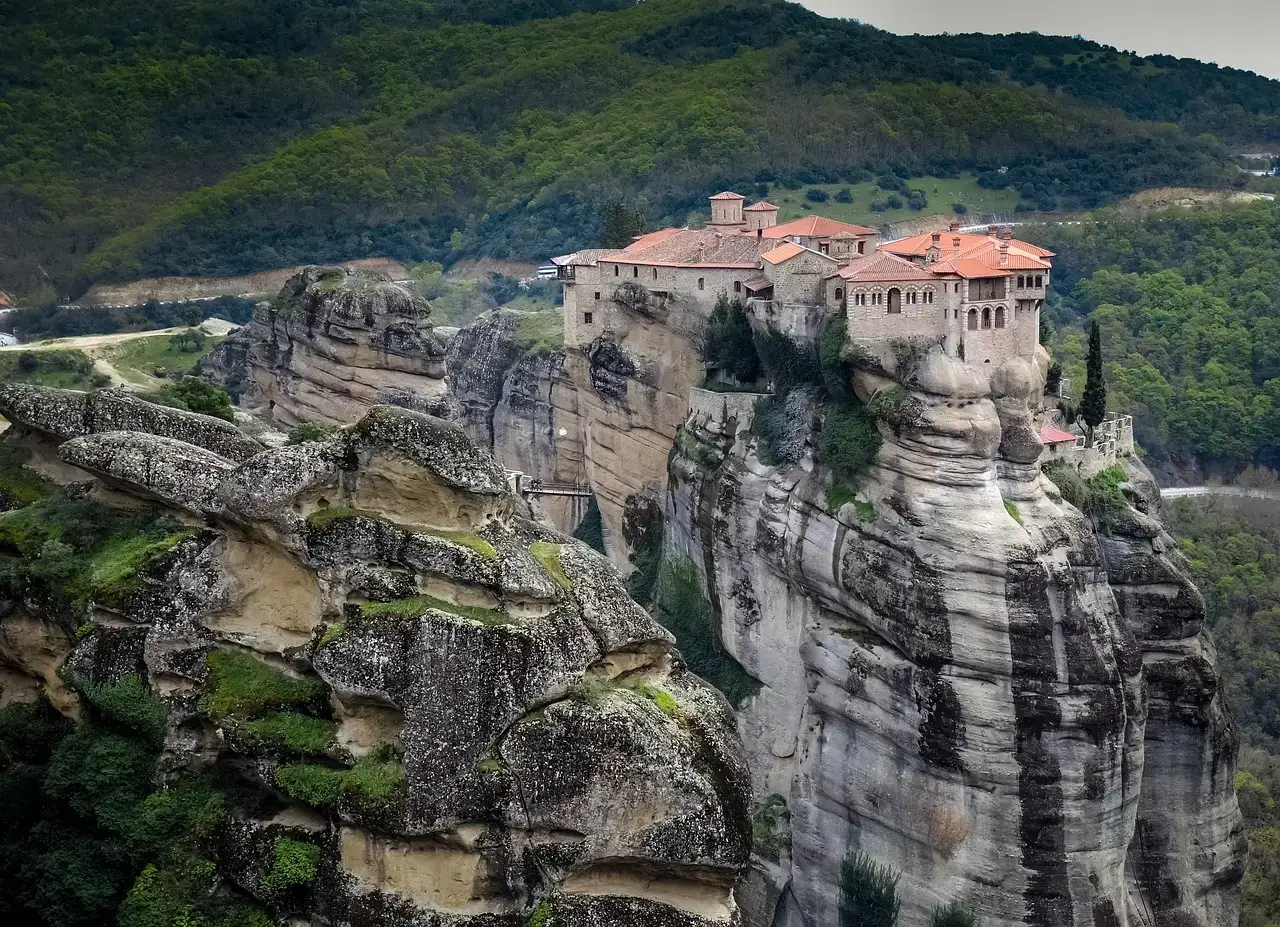 Meteora, Greece: Monasteries Suspended Between Earth and Sky (Image Credits: Pixabay)