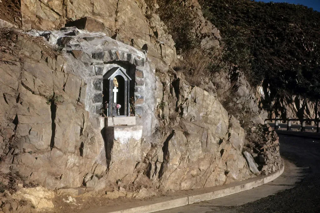 #10 Historic Roadside Shrines, Foundations, and Small Monuments (radiomarina, Flickr, CC BY-SA 2.0)