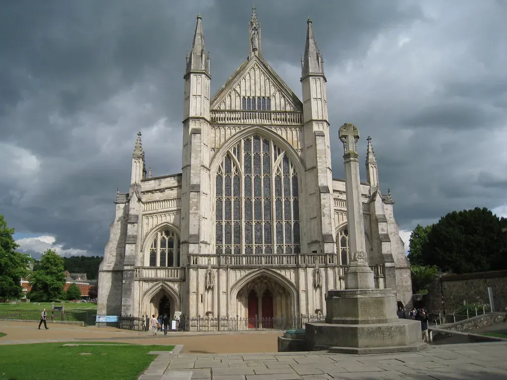 #7 - Winchester Cathedral, England (Spencer Means, Flickr, CC BY-SA 2.0)