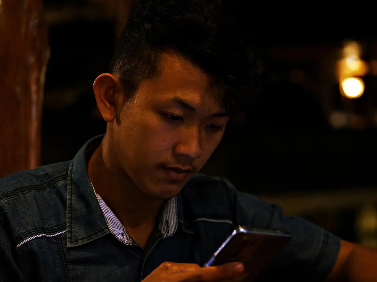 They Send Late Night or Early Morning Messages (Image Credits: Pixabay)