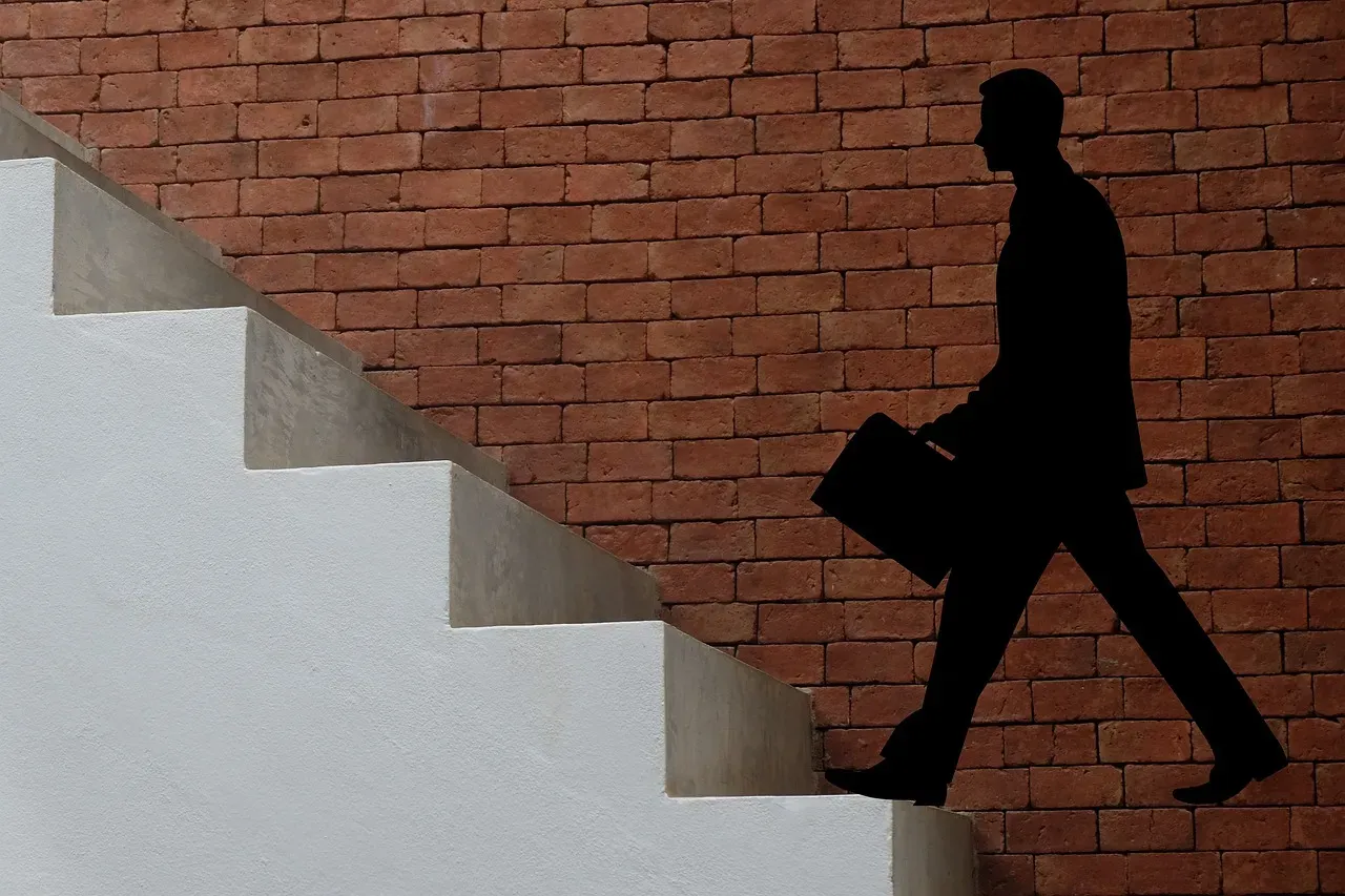 You're Afraid to Outshine the People Around You (Image Credits: Pixabay)