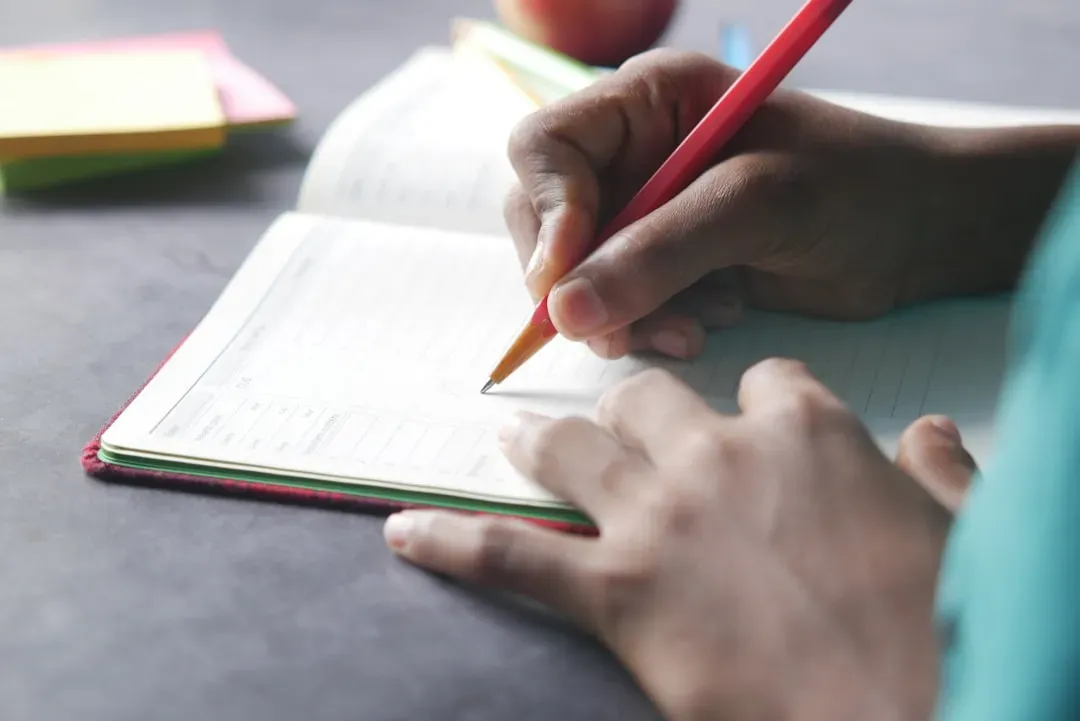 Writing and Journaling Improve Memory and Emotional Processing (Image Credits: Unsplash)