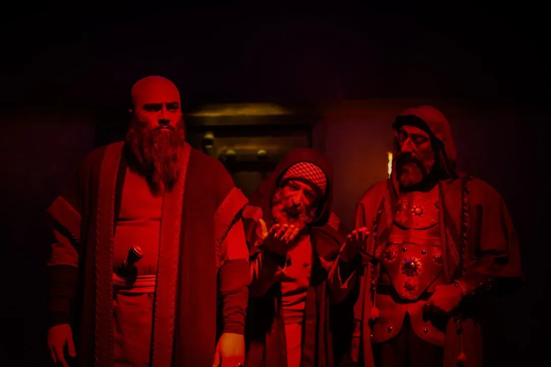 Allies Beyond Blood: Chosen Kin Before Social Media (Image Credits: Unsplash)