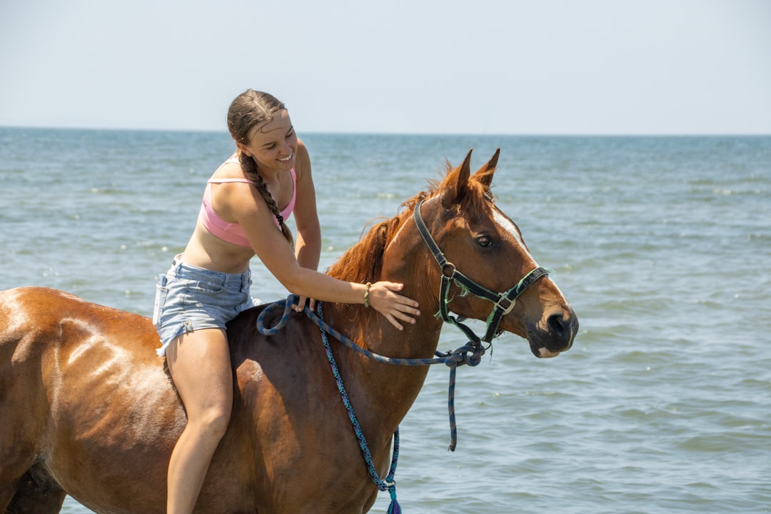 When Riding Becomes Harmful: Physical Signs Horses Can't Hide (Image Credits: Unsplash)