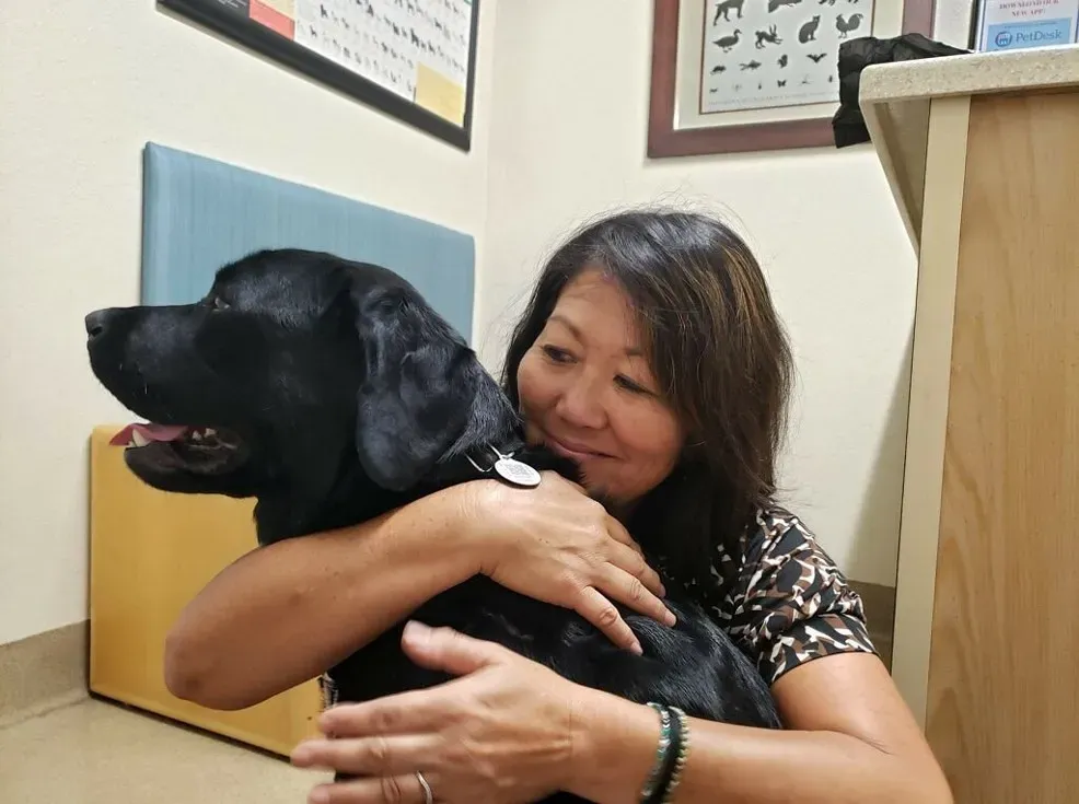 Leo: The Big Heart That Feels Safest in Front of a Dog (Image Credits: Flickr)
