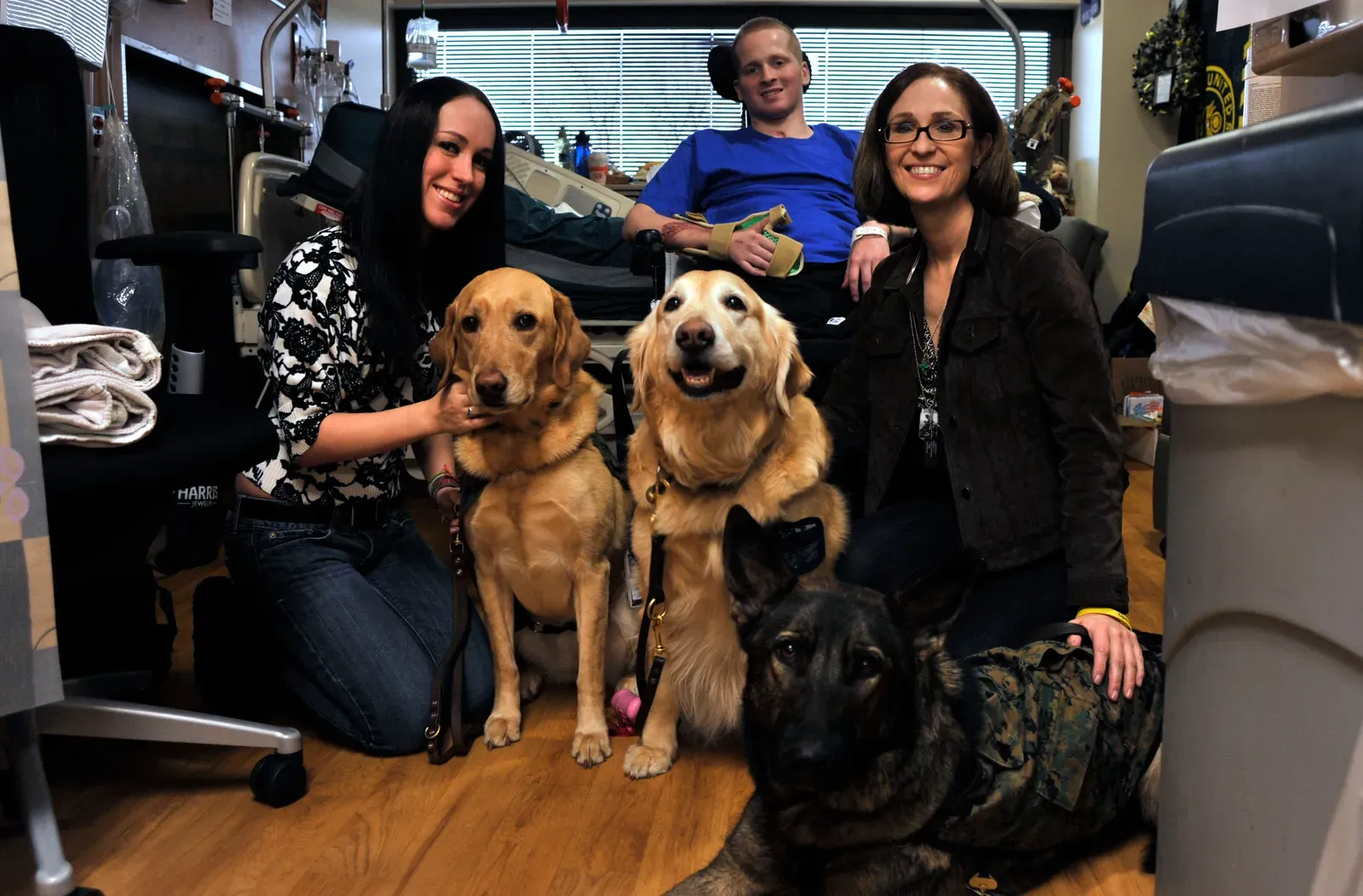 Labrador Retriever: The Gentle Optimist (This image was released by the United States Navy with the ID 111205-N-RE933-019 (next).
This tag does not indicate the copyright status of the attached work. A normal copyright tag is still required. See Commons:Licensing.العربية ∙ বাংলা ∙
Bahasa Indonesia ∙
Bahaso Jambi ∙
Deutsch ∙ Deutsch (Sie-Form) ∙ English ∙ español ∙ euskara ∙ فارسی ∙ français ∙ italiano ∙ 日本語 ∙ 한국어 ∙ македонски ∙ മലയാളം ∙ Plattdüütsch ∙ Nederlands ∙ polski ∙ پښتو ∙ português ∙ русский ∙ slovenščina ∙ svenska ∙ Türkçe ∙ українська ∙ 简体中文 ∙ 繁體中文 ∙ +/−, Public domain)