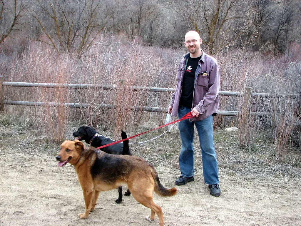 Virginia, Alaska, and the Devoted Fringe (Stupid Dingo, Flickr, CC BY 2.0)