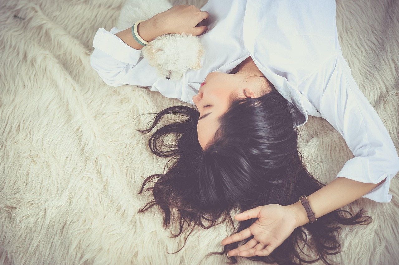 Sleeping Close Strengthens Your Bond (Image Credits: Pixabay)