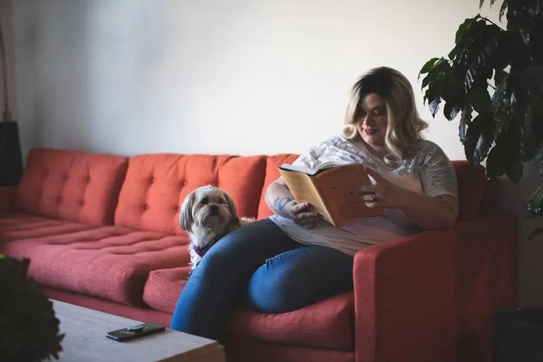9. Your Dog Reads Your Body Language Better Than Most Humans (Image Credits: Unsplash)