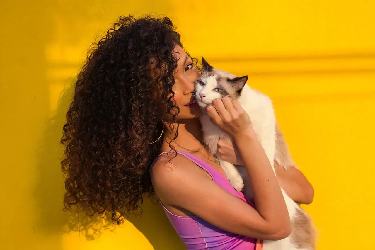 4. Affection Is One of Their Ways of Bonding and “Owning” You (Image Credits: Pixabay)
