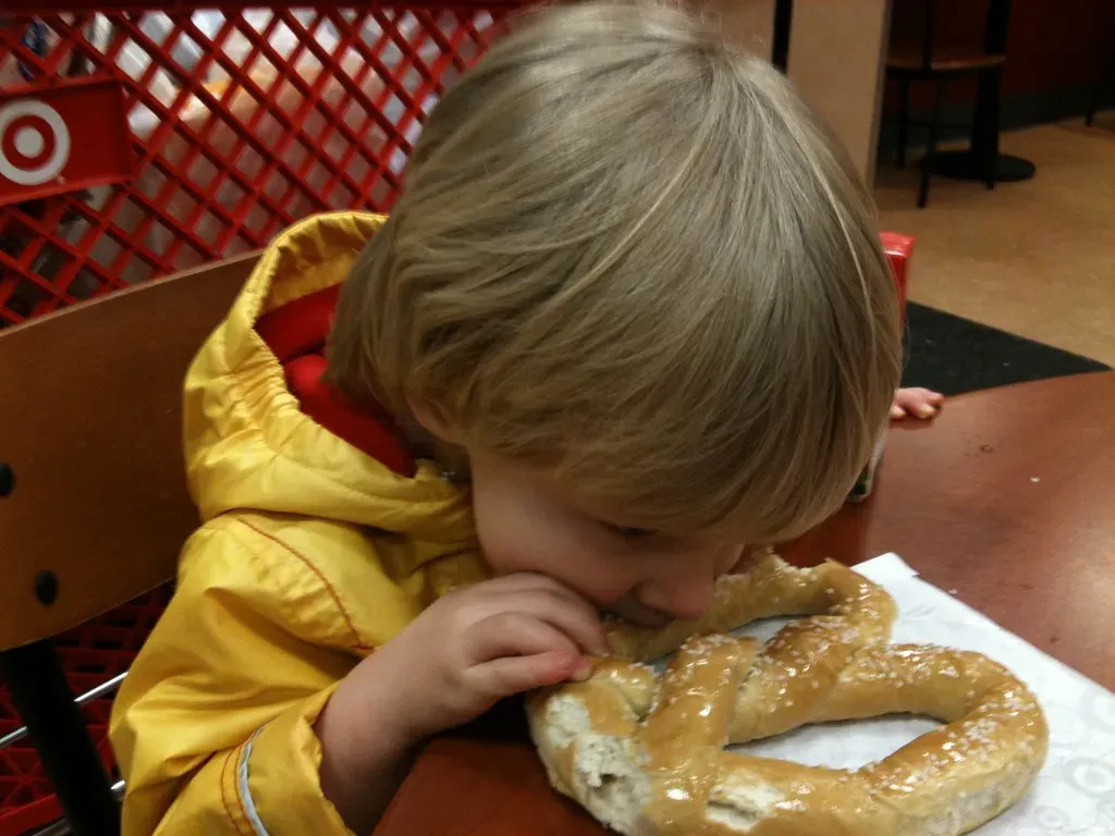 Apple Pretzel Twists (Kelly Sue, Flickr, CC BY-SA 2.0)