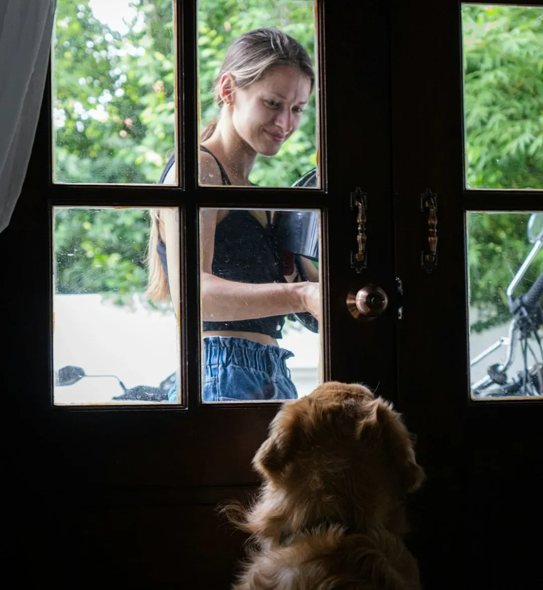 #1 - The Pet's Greeting Reveals More About the Owner Than You Think (Image Credits: Unsplash)