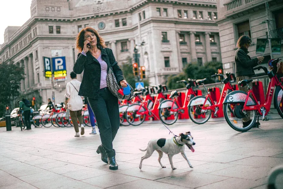 #2. Scrolling Your Phone During Walks (Image Credits: Pexels)