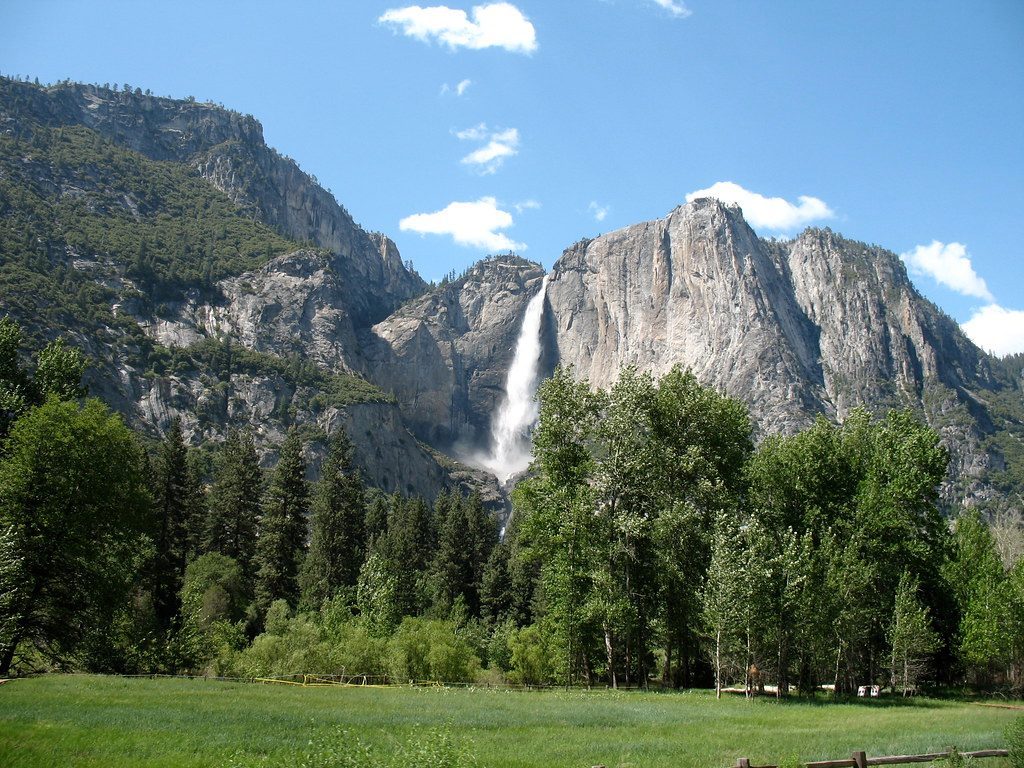 Bridalveil Fall, California (Image Credits: Flickr)