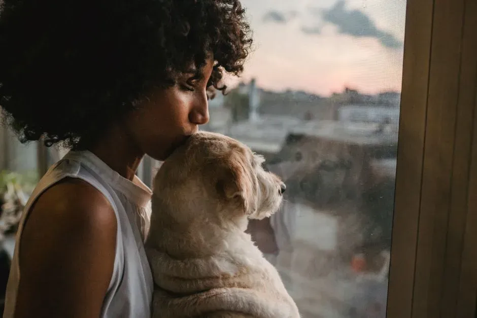 The Emotional Toll on Both Dog and Owner (Image Credits: Pexels)