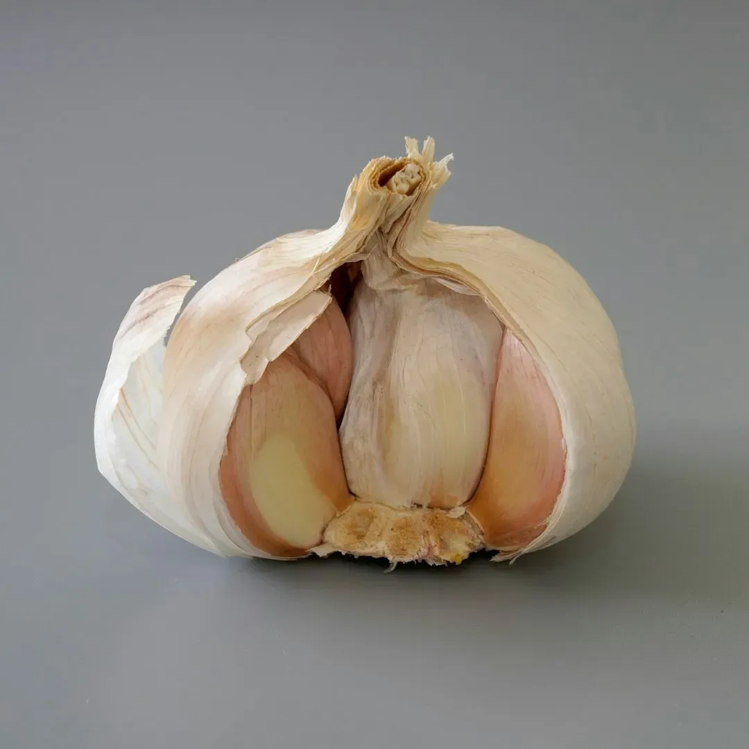 3. Onions and Garlic: The Kitchen Staples That Can Kill (Image Credits: Unsplash)
