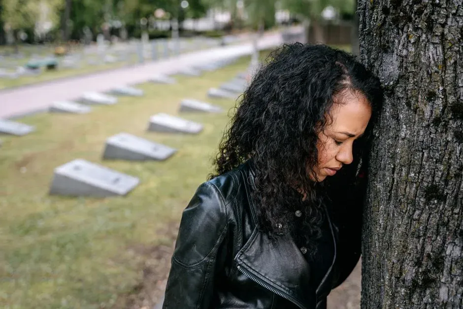 2. Grief Starts Before They’re Gone – And That’s Completely Normal (Image Credits: Pexels)