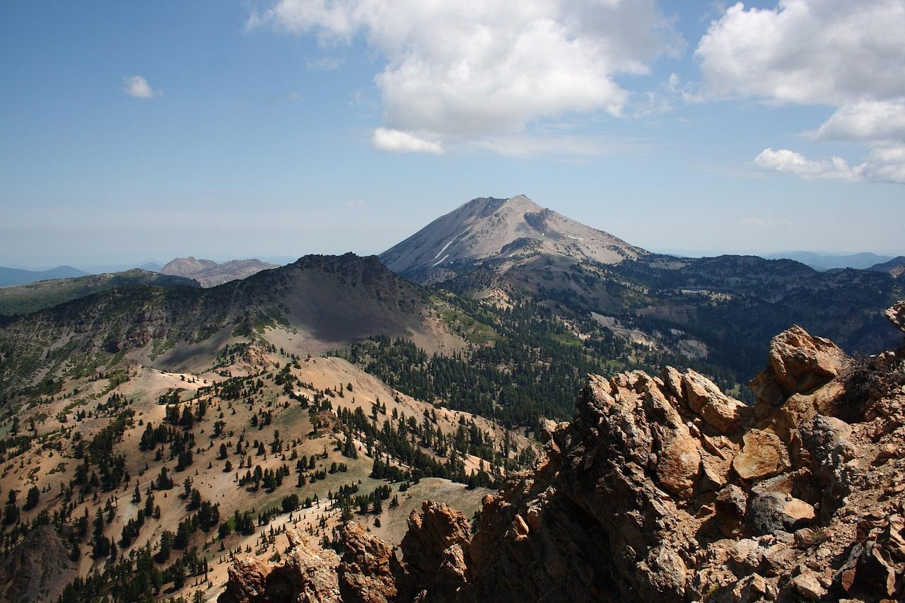 Lassen Volcanic National Park Instead of Yellowstone (Image Credits: Pixabay)