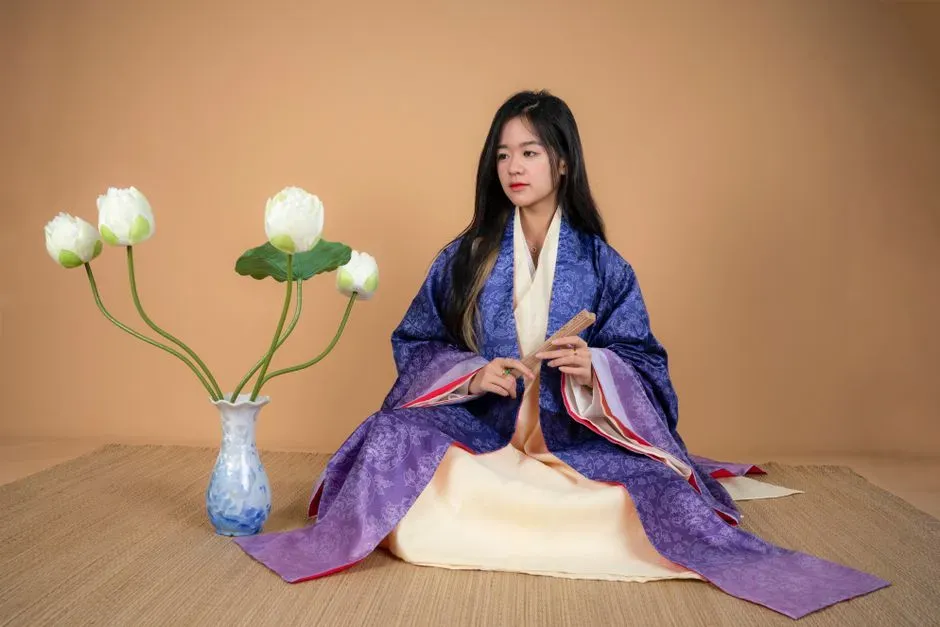 #10 - Qin and Han Dynasty Silks With Microscopic Warps (Image Credits: Pexels)