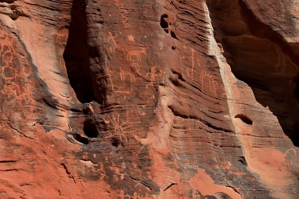 Hidden Messages In Stone: Rock Art And Petroglyph Mysteries (Image Credits: Flickr)