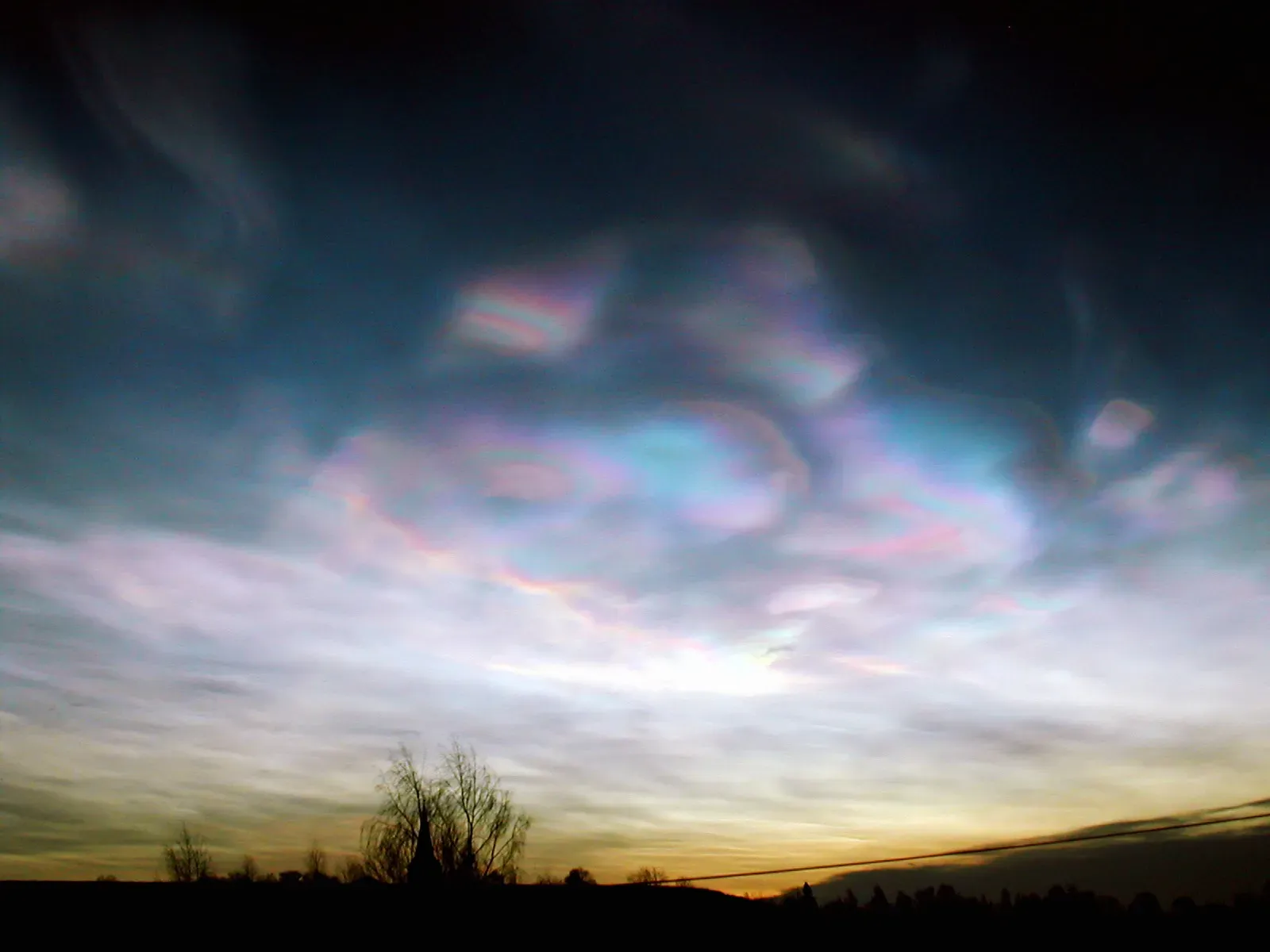 Nacreous Clouds: Mother of Pearl in the Stratosphere (Image Credits: Wikimedia)