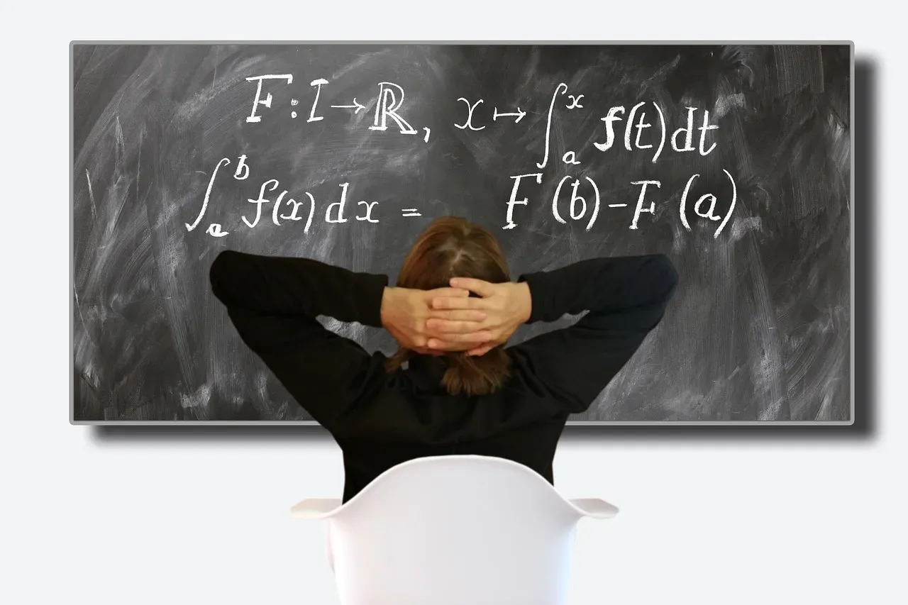1. Calculus: When Newton and Leibniz Took Different Roads to the Same Summit (Image Credits: Pixabay)