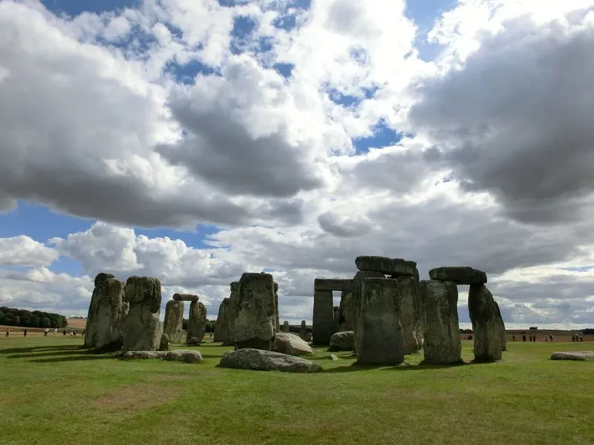 1. Cremated Elites From Far Away: Stonehenge as a Magnet for the Dead (Image Credits: Pexels)