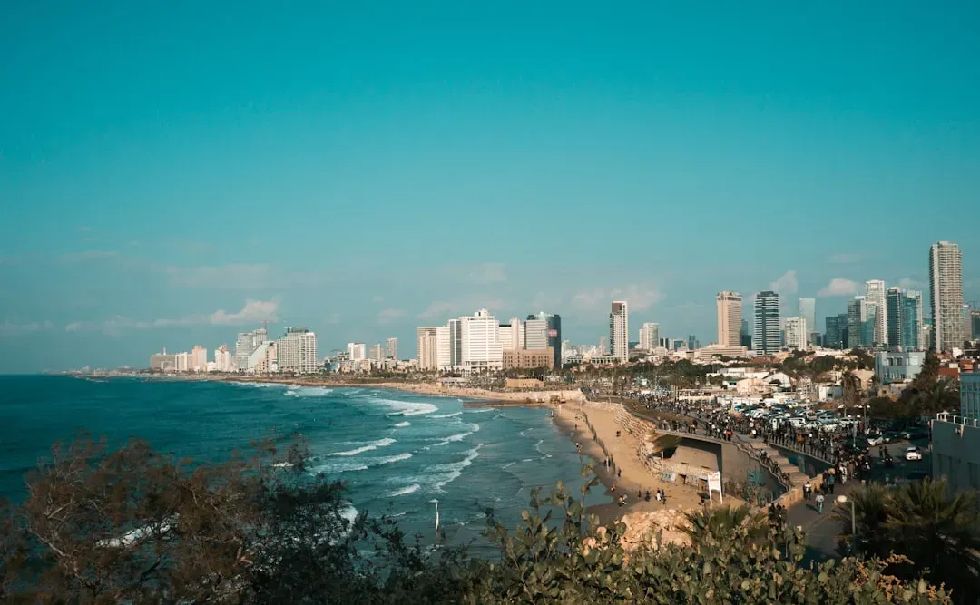 Gemini: The Bustling Coastal City with Cliffs and Breezes (Image Credits: Unsplash)