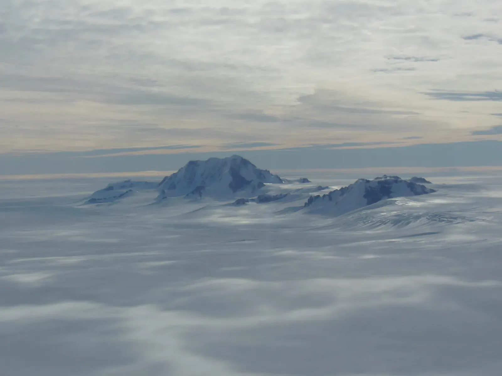 How These Hidden Mountains Hold Clues to Earth’s Past Climate (Antarctic mountains, Public domain)