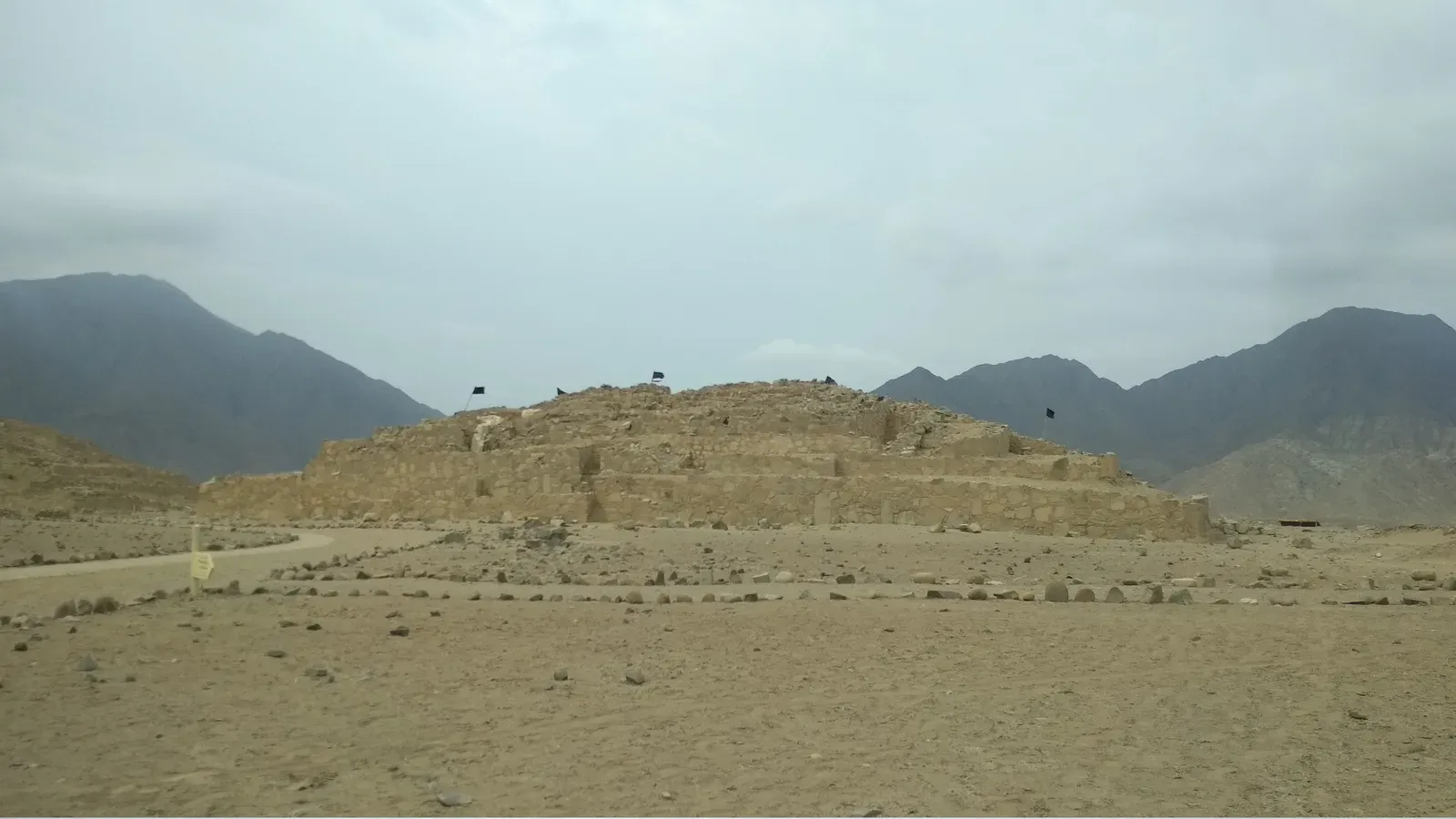 10. The Pyramids of Caral-Supe: A Civilization Without the Usual Markers (By Johnattan Rupire, CC BY-SA 4.0)