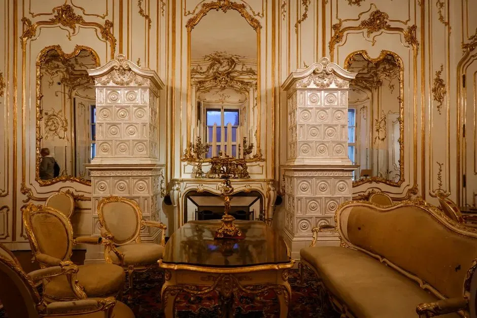 #8 - Historic House Rooms Stripped, Then Slowly Put Back (Image Credits: Pexels)