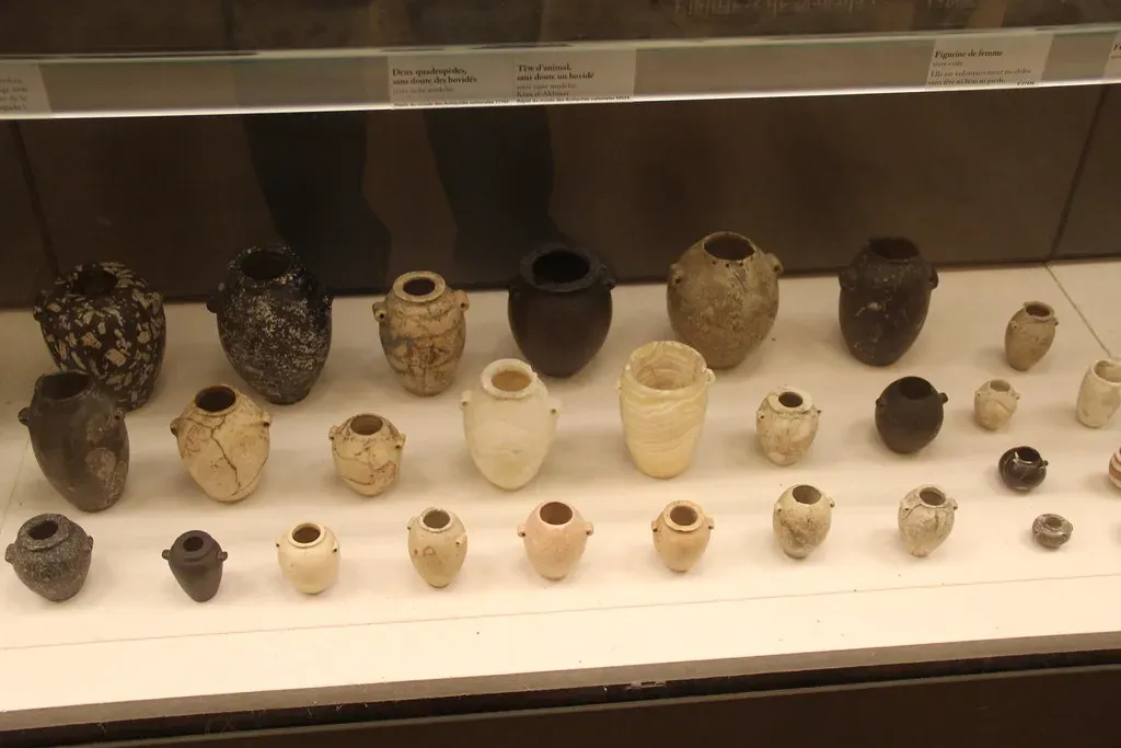 The Thin-Walled Granite 'Flower' Vases That Look Physically Impossible (Image Credits: Flickr)