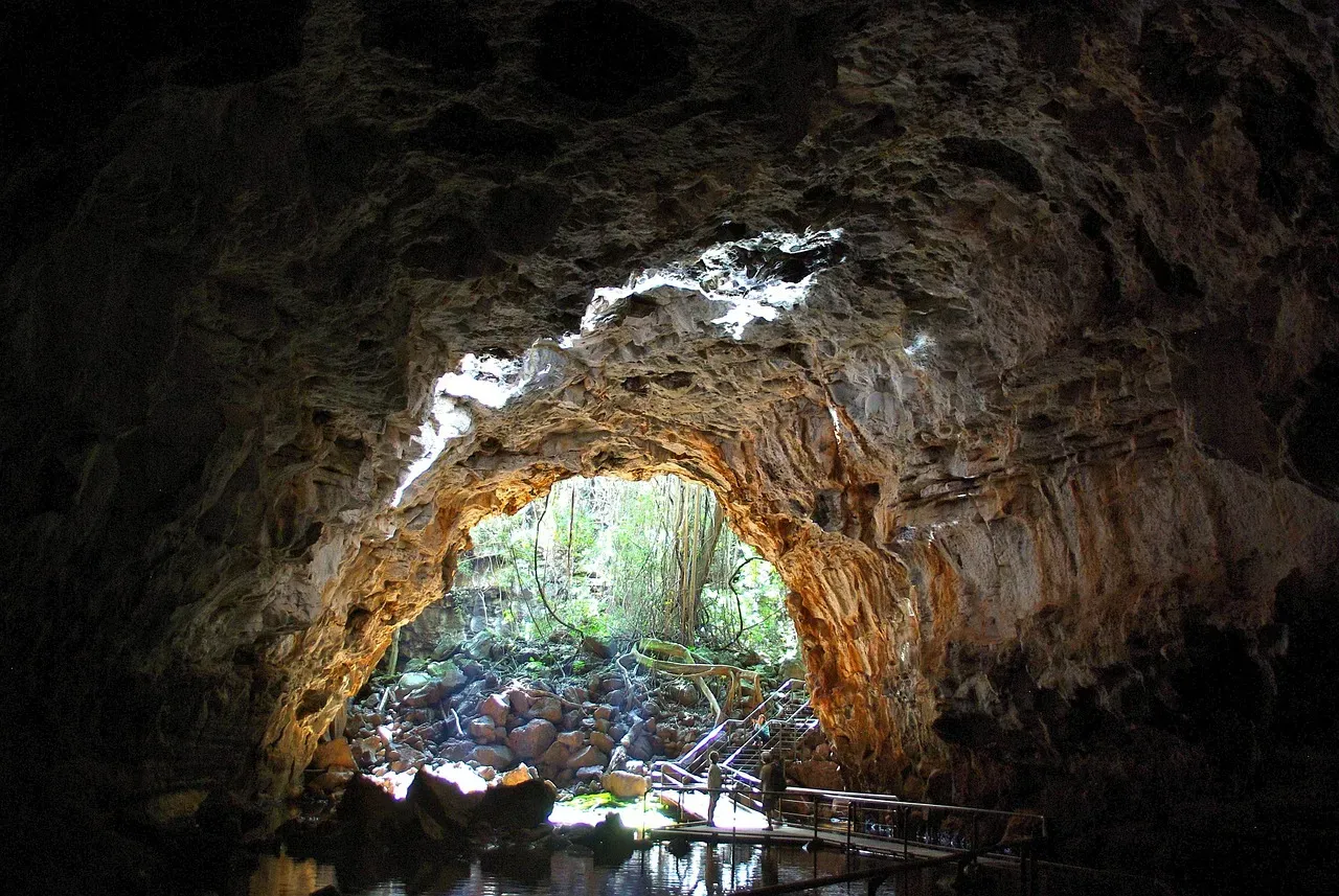 How Caves Are Born: The Geology of Earth's Hidden Chambers (Image Credits: Pixabay)