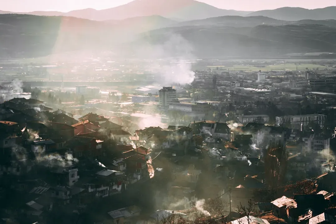 Self-Destruct Hypothesis: Civilizations That Burn Out Fast (Image Credits: Unsplash)