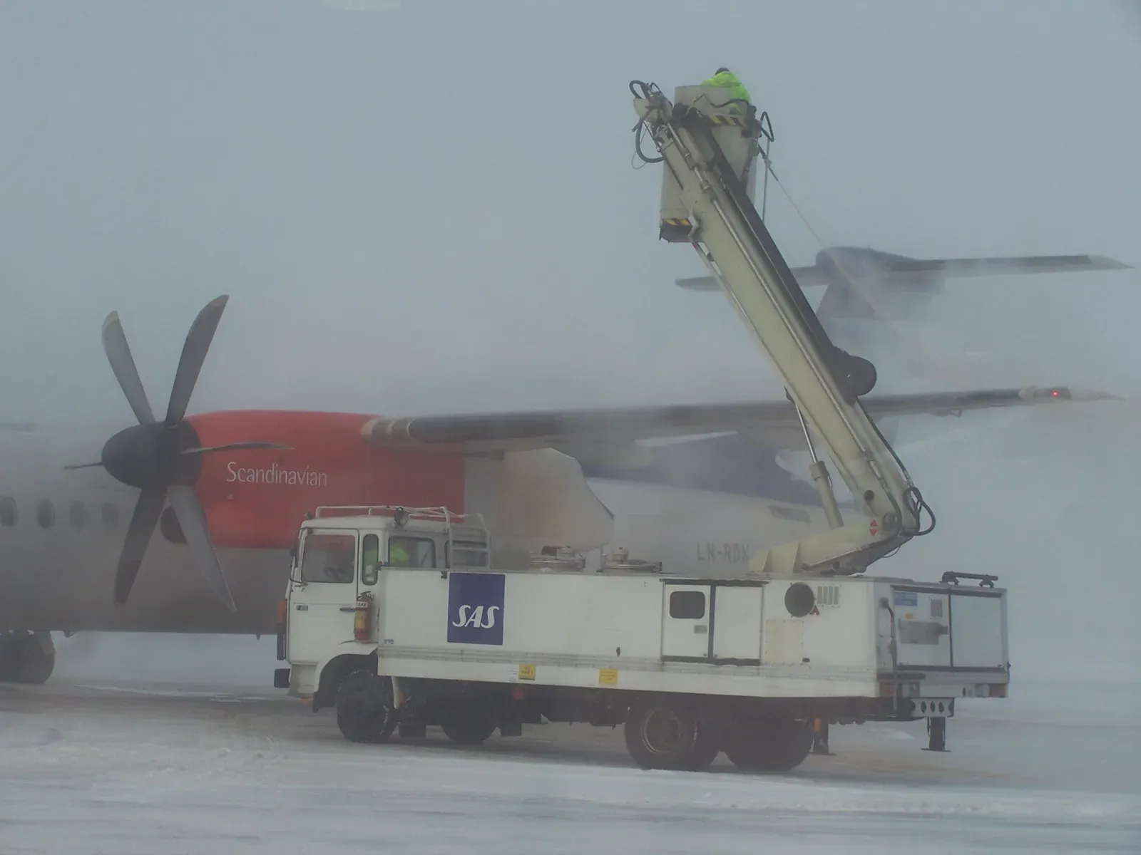 #8 - Fog Can Freeze Solid on Contact With the Aircraft (By Sendelbach (talk), CC BY-SA 3.0)