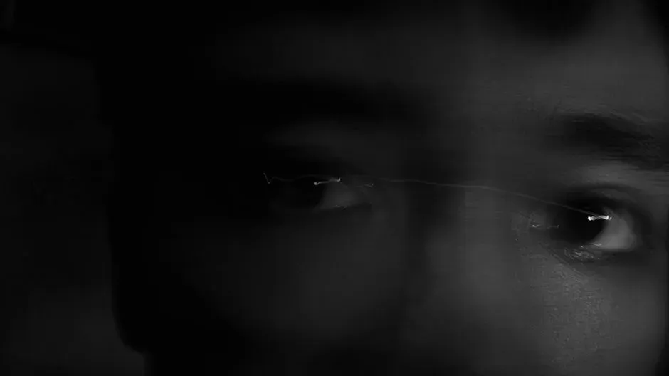 Why Screens And Bright Lights “Erase” Your Night Vision Progress (Image Credits: Pexels)