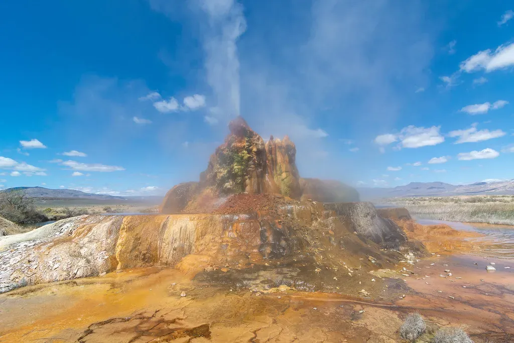 9. Fly Geyser, Nevada, USA – An Accidental Extraterrestrial Sculpture (RuggyBearLA, Flickr, CC BY 2.0)
