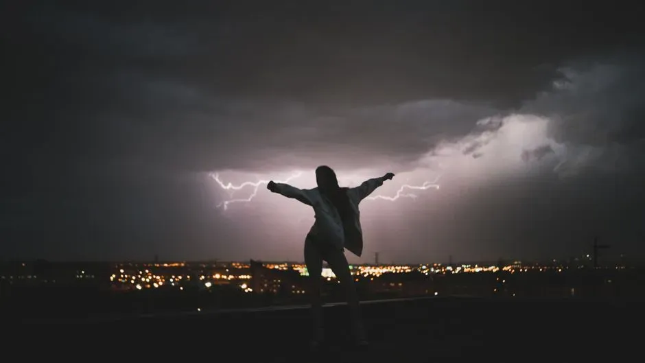 Atmospheric Pressure Drops: The Invisible Switch Flipping Your Mood (Image Credits: Pexels)