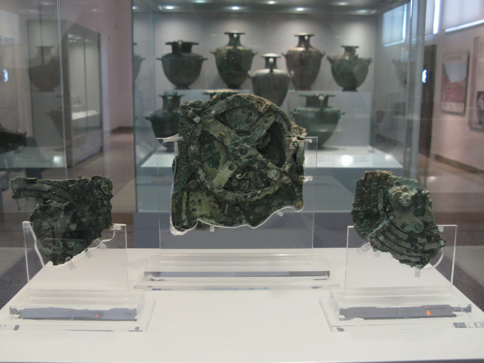 Ancient Greece: The Antikythera Mechanism as the First Computer (Image Credits: Wikimedia)