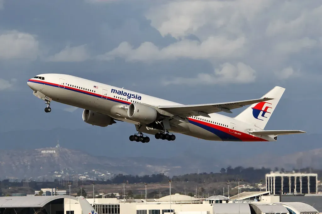 The satellite handshakes that quietly redrew the flight path (Paul Rowbotham, Flickr, CC BY-SA 2.0)