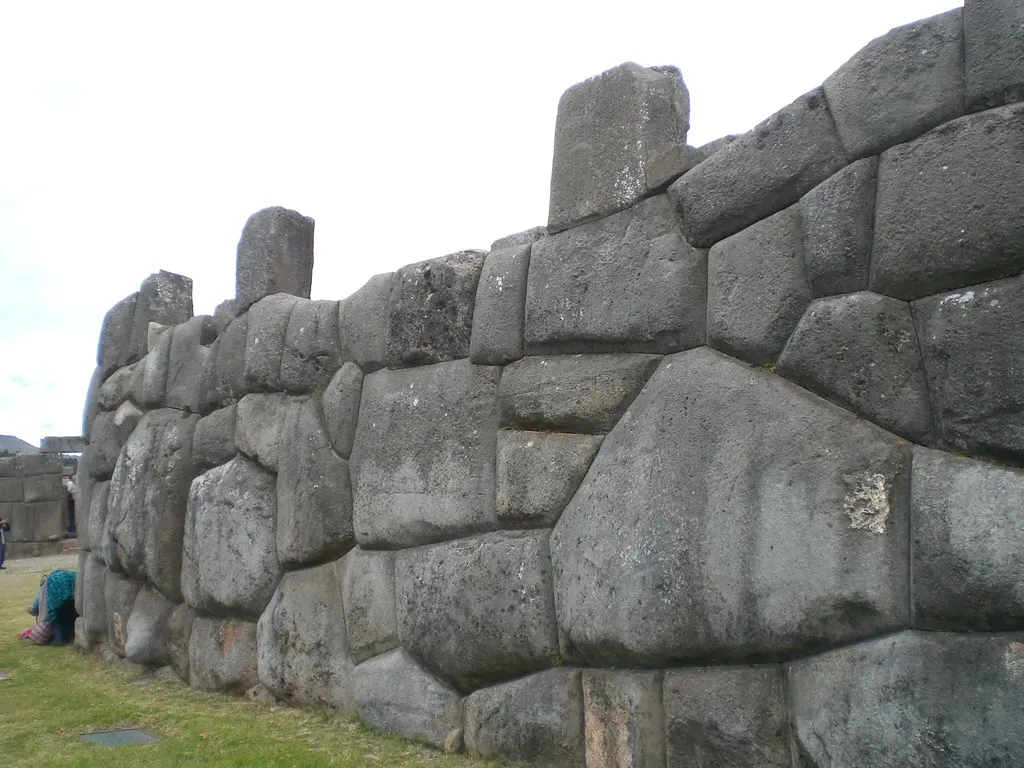Sacsayhuamán, Peru – Stonework That Seems to Laugh at Your Tools (kanjiroushi, Flickr, CC BY 2.0)