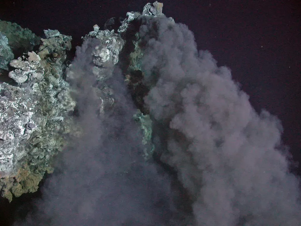 #7 The “Black Smoker” Chimneys And Their Alien-Like Life (NOAA Photo Library, Flickr, CC BY 2.0)