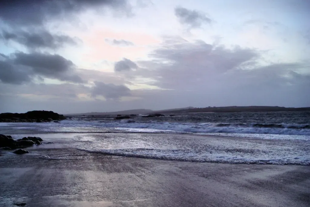 Coastlines in Motion: Drowned Valleys and Rising Lands (Image Credits: Flickr)